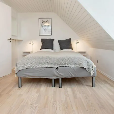 10 Person Holiday In Bl Vand