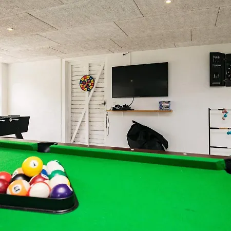 10 Person Holiday In Bl Vand